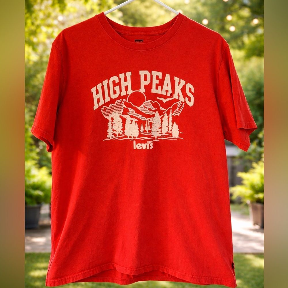 FREE w bundle of 2+ Levi’s High Peaks Graphic Tee orange  Relaxed Shirt L